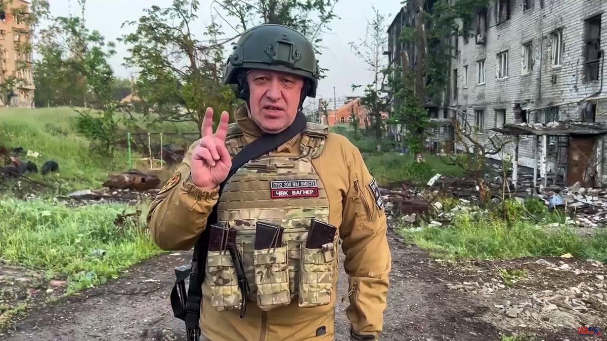 Wagner begins to withdraw from Bakhmut and transfer their positions to the Russian Army