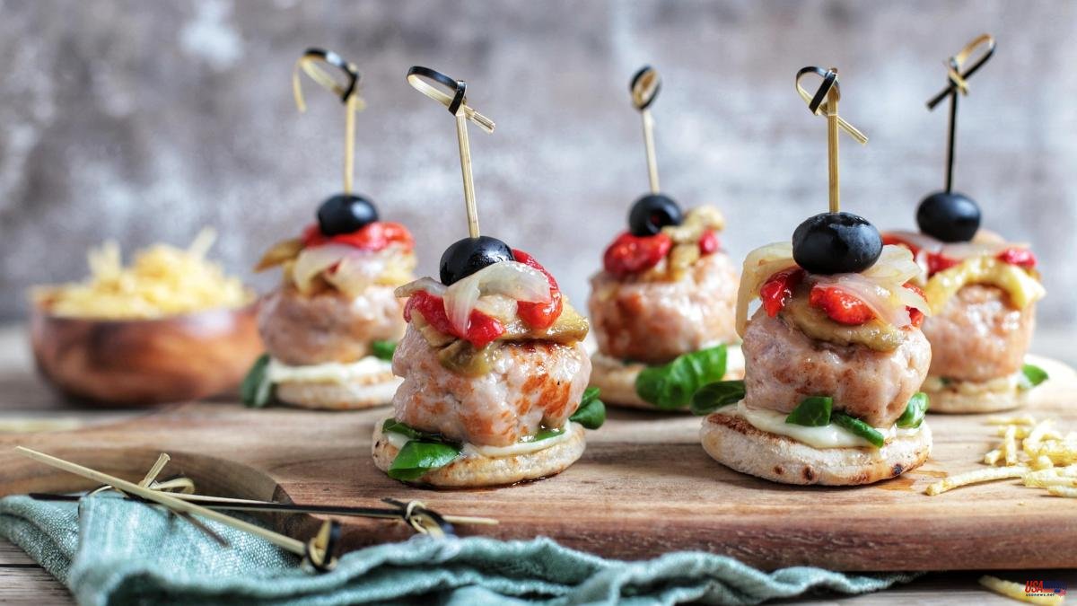 The easiest and juiciest mini rabbit burgers with escalivada and aioli