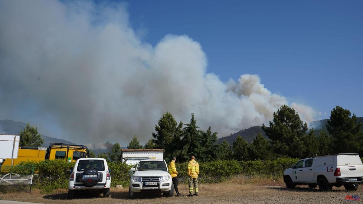 The decrease in wind allows the Las Hurdes fire to be controlled, says Fernández Vara