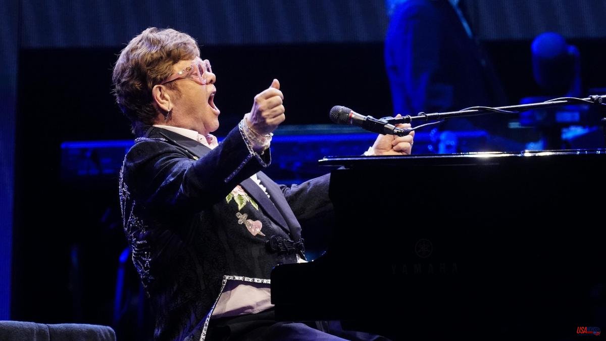 Elton John closes a circle in Barcelona 44 years later