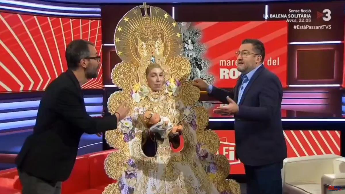 A judge charges comedians Toni Soler, Judit Martín and Jair Domínguez for their gag about the Virgen del Rocío