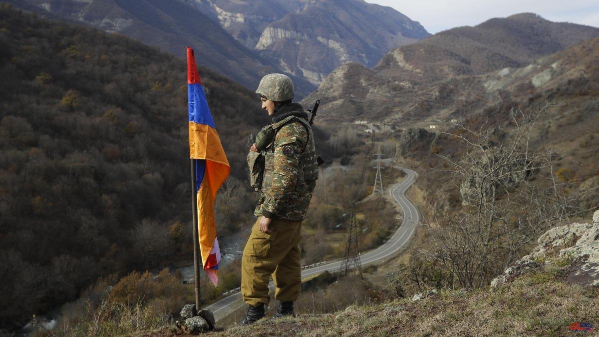 Azerbaijan attacks the Nagorno-Karabakh enclave and restarts the war with Armenia