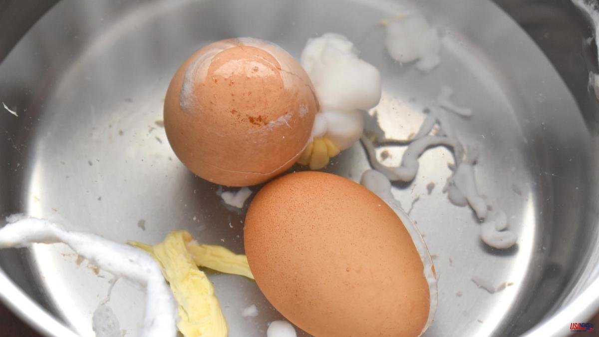 The definitive trick so that your hard-boiled eggs do not burst when boiling them (spoiler: use vinegar)