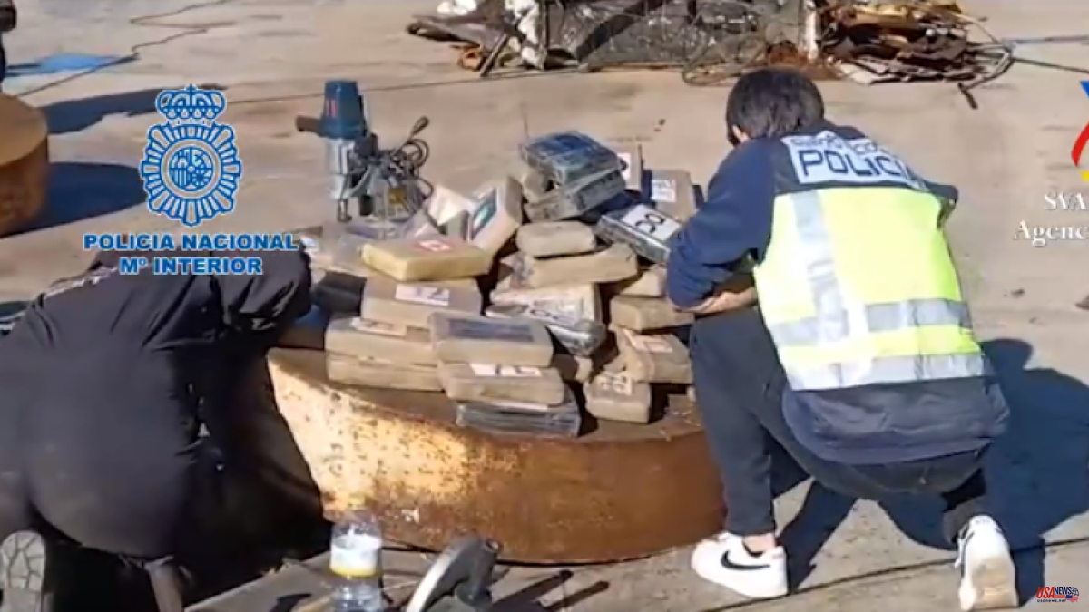 Seized half a ton of cocaine hidden between scrap containers in Almassora