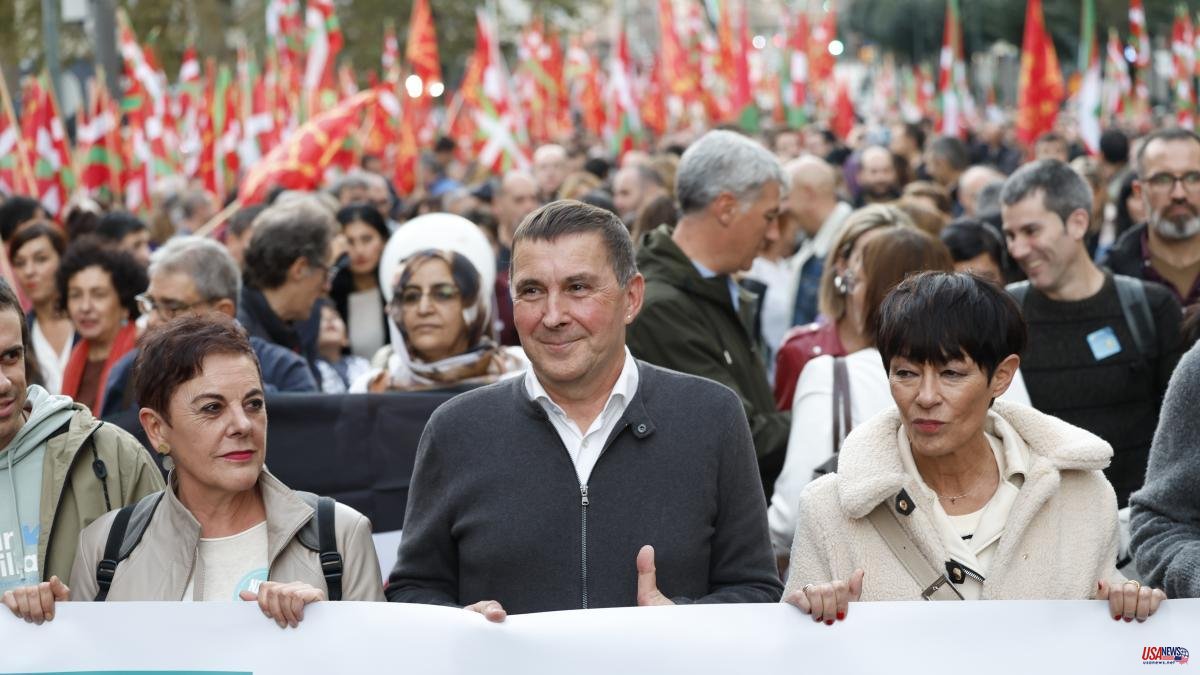 EH Bildu takes thousands of citizens to the streets to defend the Basque independence movement