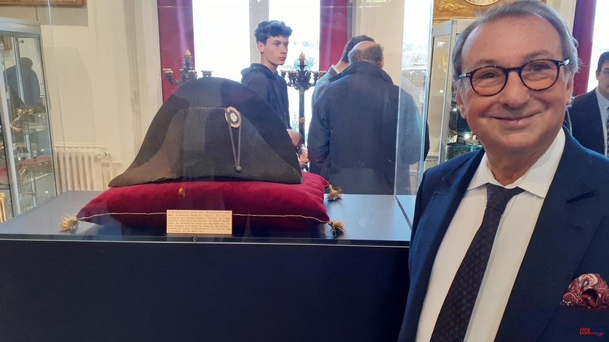 A Napoleon hat is auctioned for almost two million euros