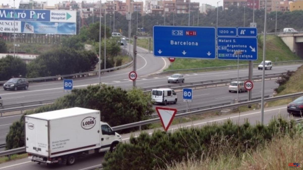 Two consecutive accidents collapse the C-32 highway in Mataró