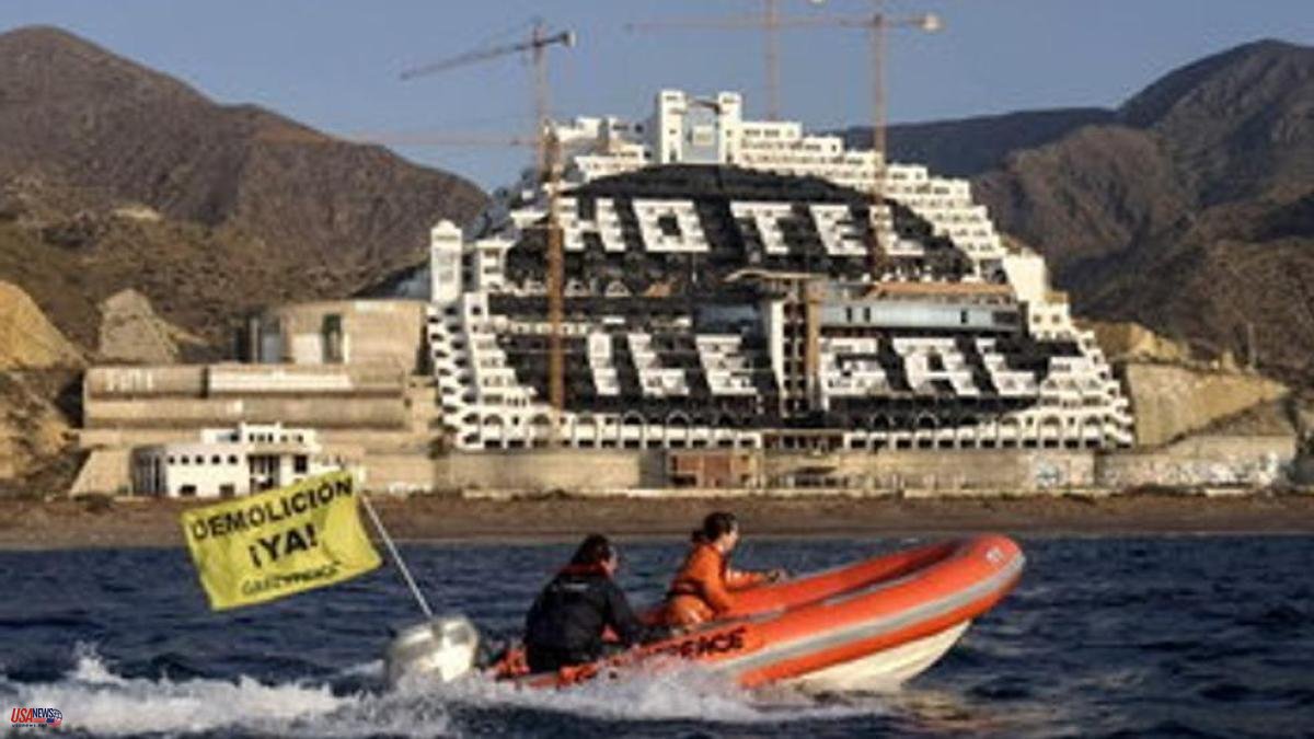 Junta and Greenpeace regret that Carboneras makes the demolition of the Algarrobico difficult