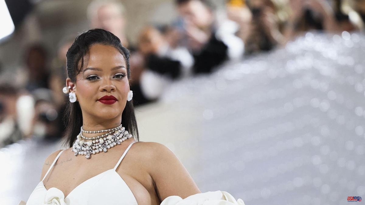 Rihanna recovers the most controversial garment to show off her infinite legs