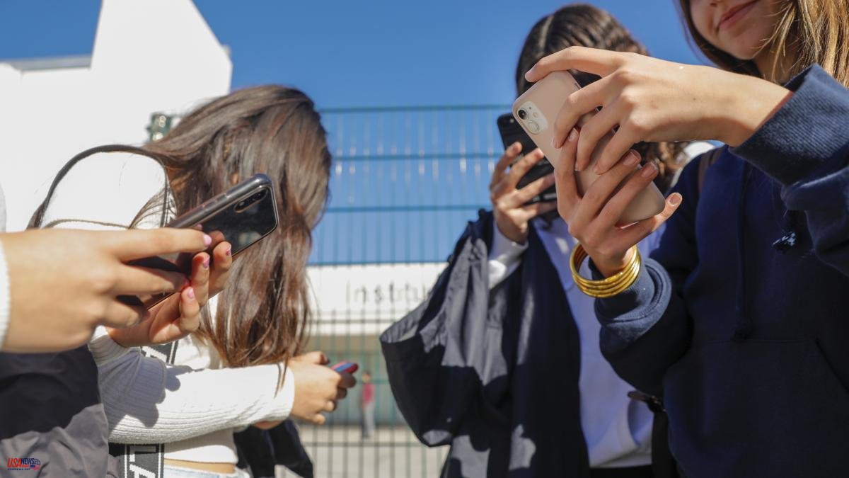 Andalusia can now confiscate the cell phones of students who use them in their educational centers
