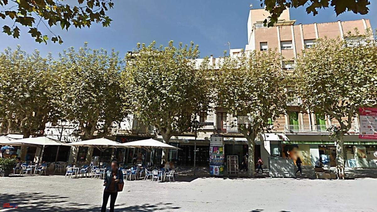 The local police thwart a robbery of two businesses using the butrón method in the center of Mataró