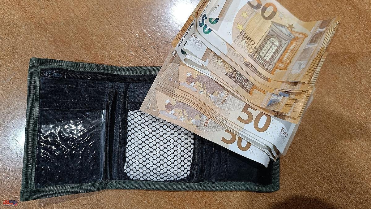 He returns a wallet with 860 euros and his phrase is valid for everything in life: "My conscience is worth more than that money"