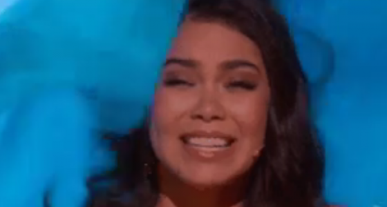 'Moana' star Auli'i Cravalho gets hit in the head while performing 'How Far I'll Go'
