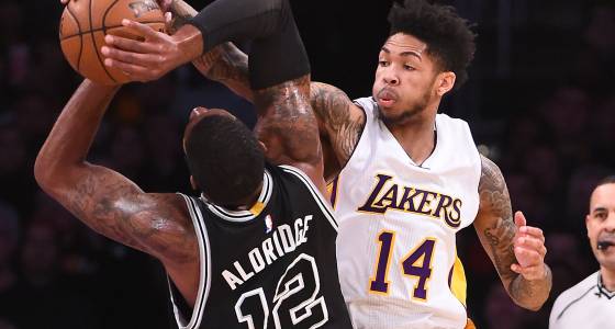 Lakers put up little resistance in loss to Spurs