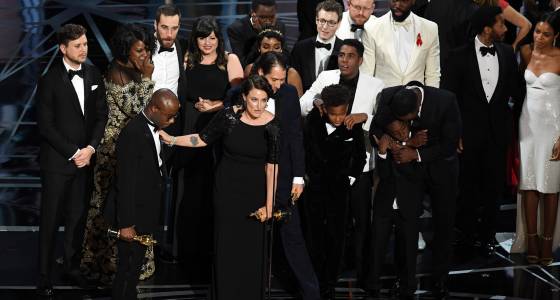 'Moonlight' wins best picture after 'La La Land' presented award in error