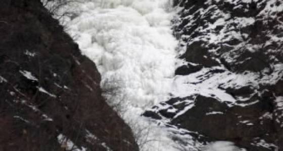 Search continues for unidentified man who fell into Poestenkill Gorge
