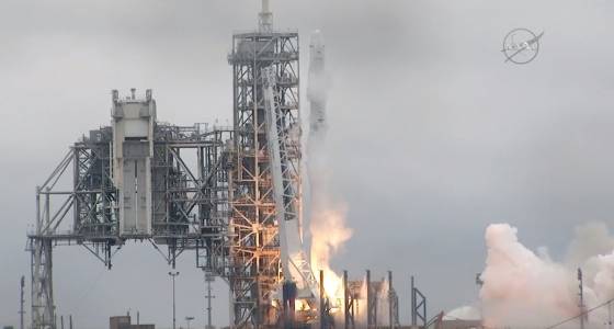 SpaceX manned moon fly-around to launch from Florida