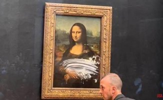 The Louvre evaluates this Monday the attack with cake on the Gioconda