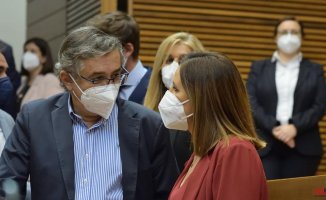 PP and Vox take advantage of the absence of ministers in Les Corts to request an electoral advance