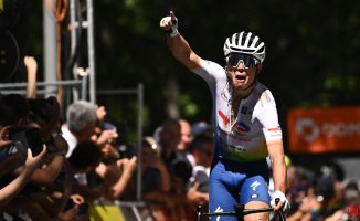 Frenchman Ferron takes victory in the sprint before the Alps