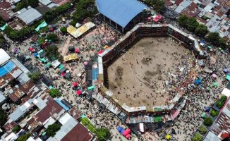 The collapse of a tribune in a bullfight in Colombia leaves at least four dead