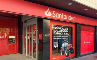 Banco Santander must stop charging 10 euros for depositing cash at the window