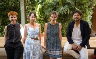 Carolina Arabia, Marina Pintor, Miquel Bonet and Bel Olid, winners of the Finestres essay essay scholarship
