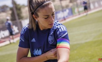 The players of Spain will wear the rainbow bracelet to commemorate Pride Day
