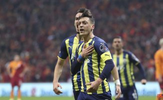 Mesut Özil se plantea su retirada tras ser despedido por el Fenerbahçe