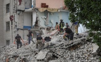 Ukraine: 15 people killed in Russian rocket attack against apartment building