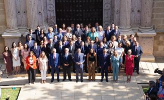 The PP-A starts the XII Andalusian Legislature by giving up a position on the Chamber Table to Vox