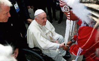 The Pope arrives in Canada on a pilgrimage to apologize to the indigenous people