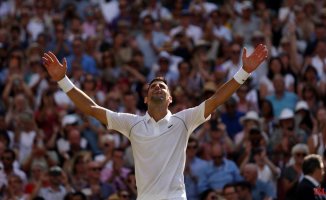Djokovic fans collect signatures so he can play the US Open