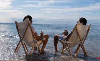 The startup that rents you from your mobile the umbrella and the beach chair