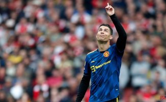 Cristiano Ronaldo asks Manchester United to let him leave