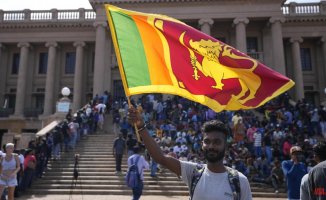 Sri Lankan President flees to Maldives