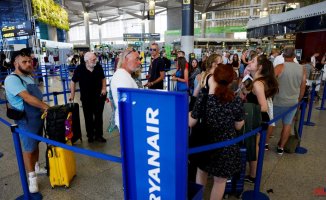 Ryanair disassociates cancellations and delays in its flights from the strike