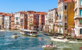 The mayor of Venice denounces