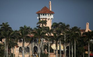 FBI enters and searches Donald Trump's mansion in Mar-a-Lago