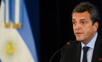 Argentina announces adjustments to try to balance the accounts and curb inflation