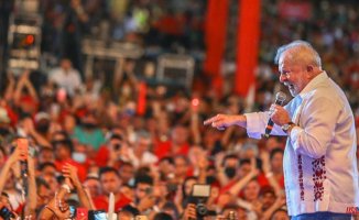 Lula comfortably leads Bolsonaro in the polls at the start of the electoral campaign