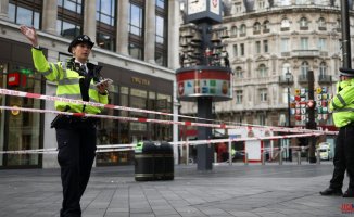 Two policemen stabbed in central London