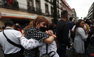 A 7.5-magnitude earthquake shakes southwestern Mexico