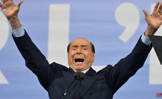 Berlusconi says Putin was pushed to "replace the Zelensky government with good people"