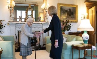 Liz Truss becomes UK Prime Minister after meeting Elizabeth II