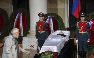 Hundreds of people bid farewell to Mikhail Gorbachev in Moscow