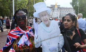 The illusion of Elizabeth II