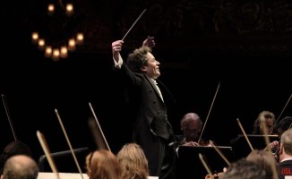 Gustavo Dudamel, Rolex testimonial, conducts the Paris National Opera Orchestra at the Liceu