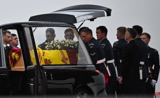 British hospitals cancel operations for Elizabeth II's funeral
