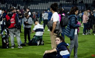 One dead in the serious incidents that have forced the Gimnasia-Boca game to be suspended